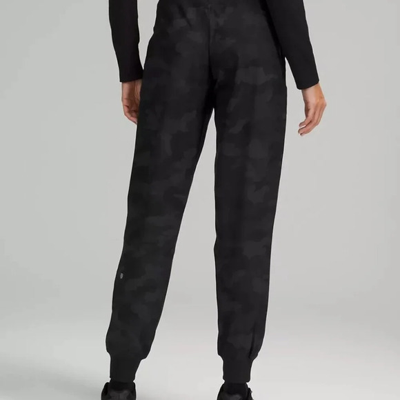 Black Dance Studio Mid Rise Jogger, 28" Length, Lululemon, US 4 - Picture 3 of 7